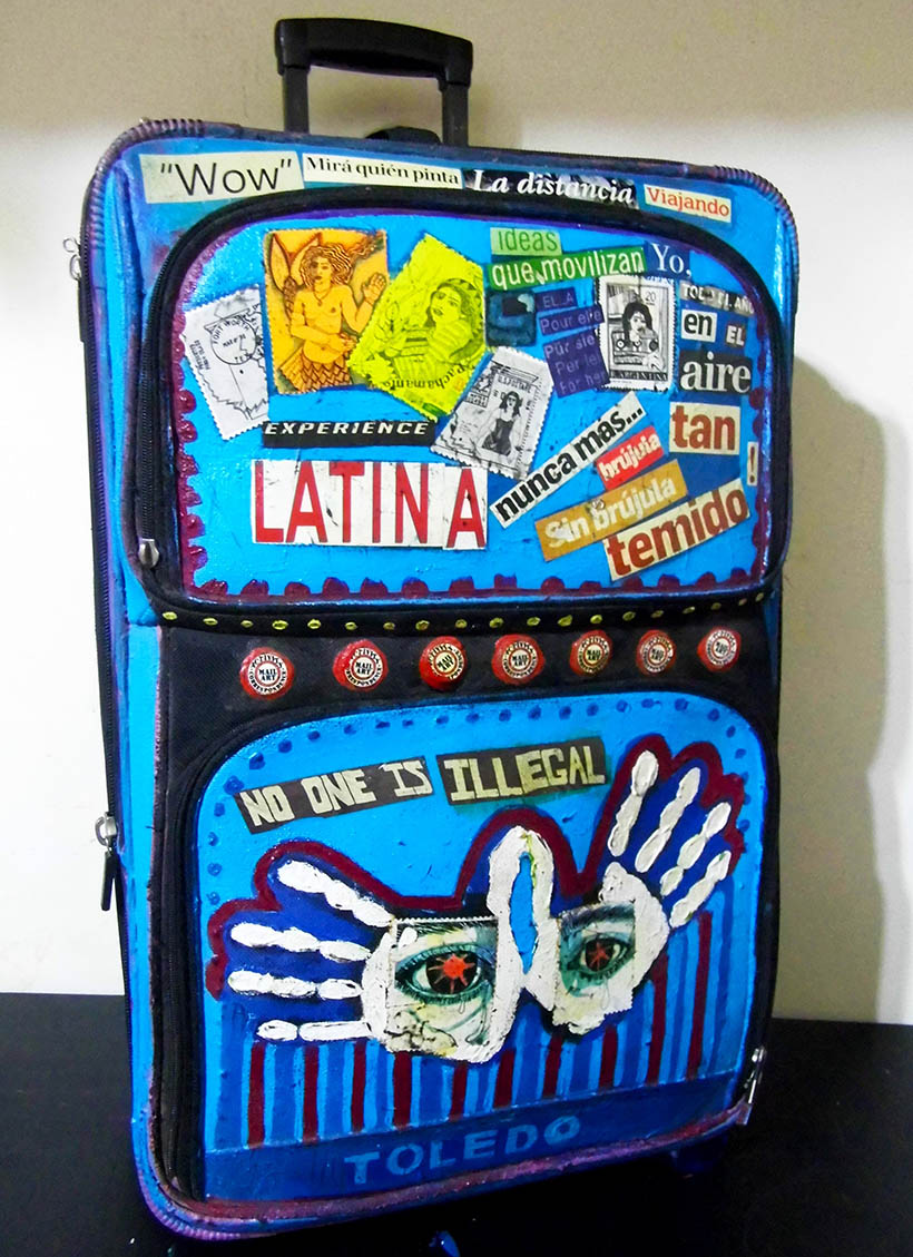 412-No-Human-Being-Is-Illegal-2004-©Mirta-Toledo-Serie-Equipaje-de-Emergencia
